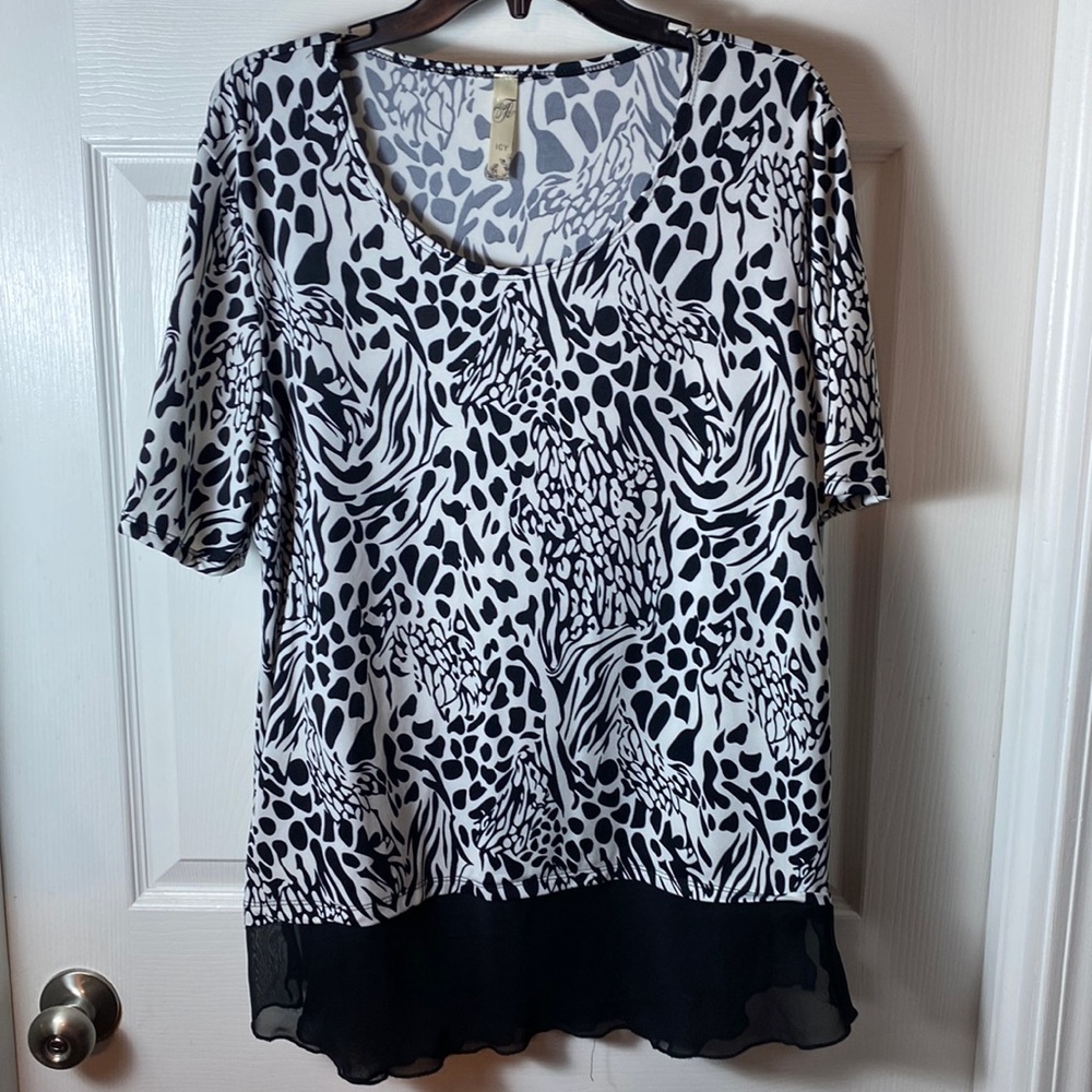 Icy Woman’s Top Animal Print Black White Scoop Neck Plus Size 3XL Made In USA